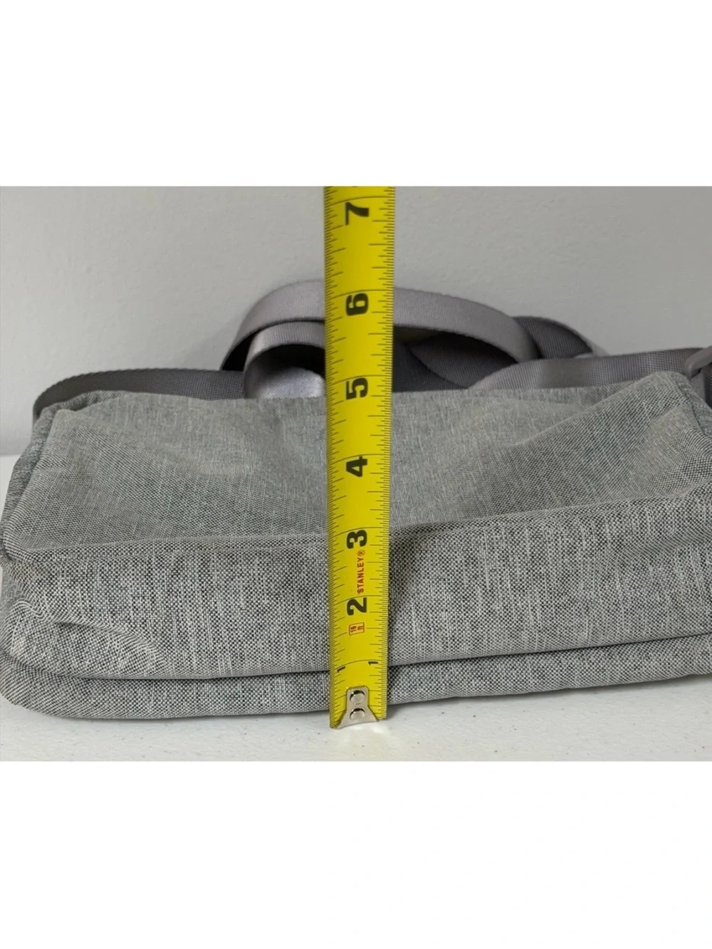 Vera Bradley Women’s Gray Adjustable Strap Multi-Compartment Crossbody Bag